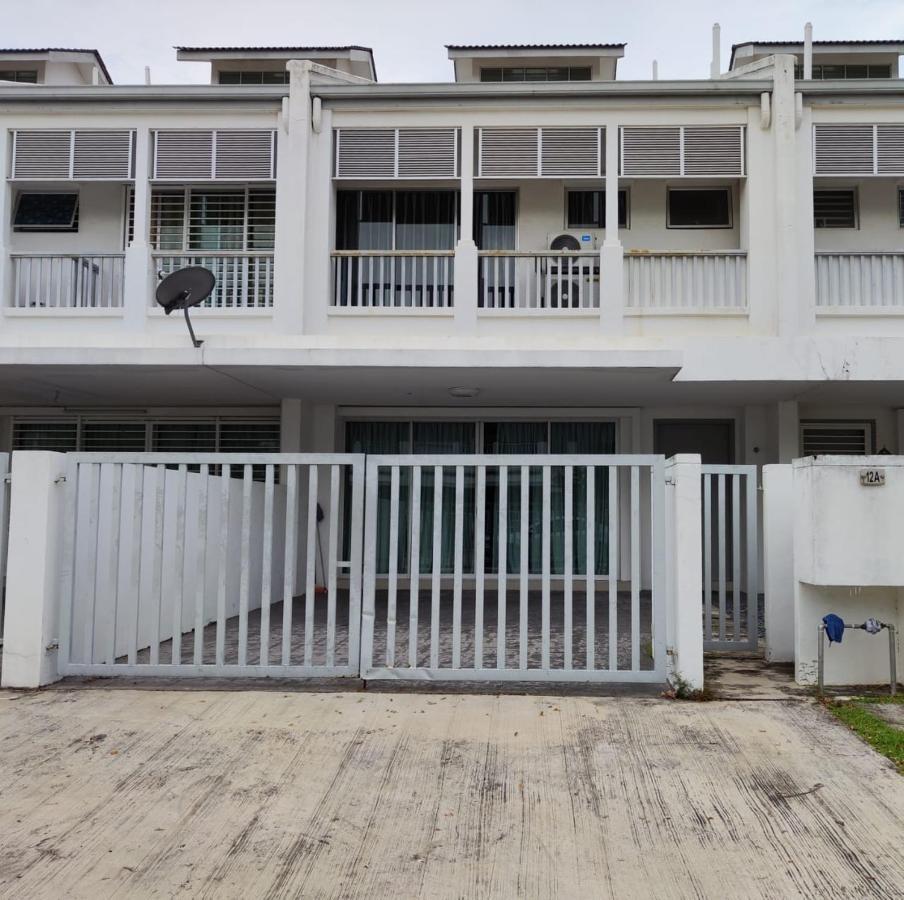 Sparkling Clean Homestay @ Kota Kemuning - Rimbayu Teluk Panglima Garang Eksteriør bilde